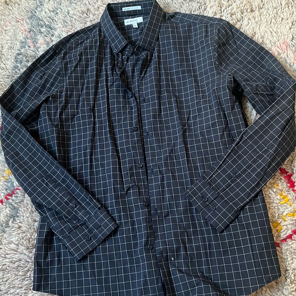 Calibrate XL long sleeved shirt in plaid.